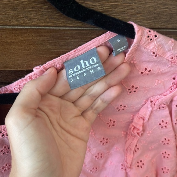 Women’s size small New York and Company Soho blouse in pink. - Picture 3 of 6